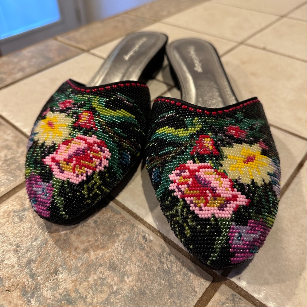 NWT Nyona Heritage Beaded Shoes